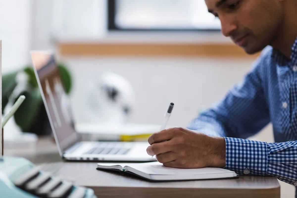 Beginner's Guide to Finding a Safe Pen Pal Online